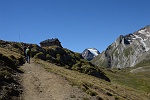 La Punta del Sabbione o Hohsandhorn sul fianco del rifugio ma più a dx il canalone del Siedel che saliremo